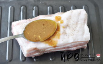 как запечь свиные ребрышки в духовке